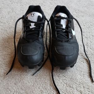 Under Armour Men's baseball cleats.